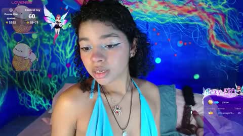 Snapshot of lucie_petite chatting on March 1, 6:32 pm Lucie - online show from March 1, 6:32 pm