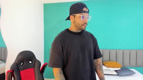lucifer_master_666 online show from January 14, 11:38 am