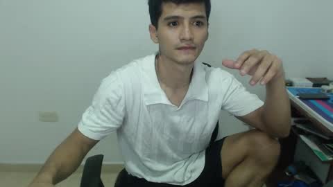 Snapshot of lucifferr_ chatting on February 22, 1:22 am leonel online show from February 22, 1:22 am