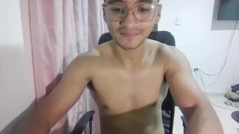 Snapshot of lucifferr_ chatting on February 3, 6:22 am leonel online show from February 3, 6:22 am