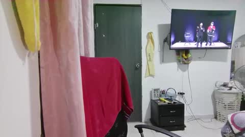 Snapshot of lucifferr_ chatting on February 6, 5:38 pm leonel online show from February 6, 5:38 pm