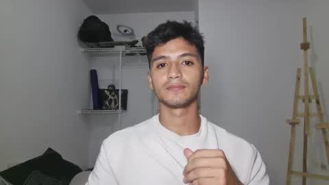 Snapshot of lucifferr_ chatting on February 25, 1:15 am leonel online show from February 25, 1:15 am