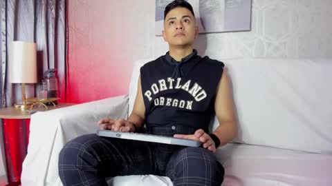 Leo online show from February 8, 11:12 am