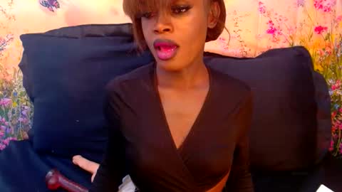 Snapshot of lucile_carrie chatting on June 7, 7:06 pm Lucile Carrie online show from June 7, 7:06 pm