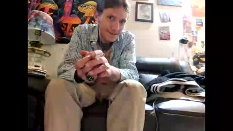 luciousloxs online show from April 2, 6:00 am