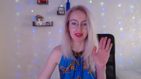 Snapshot of luckcristal chatting on March 6, 2:08 pm Arina online show from March 6, 2:08 pm