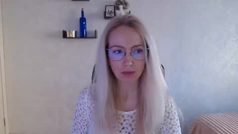 Snapshot of luckcristal chatting on March 1, 2:08 pm Arina online show from March 1, 2:08 pm