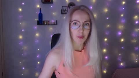 Snapshot of luckcristal chatting on March 15, 3:51 pm Arina online show from March 15, 3:51 pm