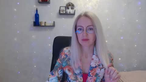 Snapshot of luckcristal chatting on March 18, 2:42 pm Arina online show from March 18, 2:42 pm