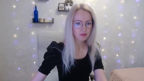 Snapshot of luckcristal chatting on March 19, 3:05 pm Arina online show from March 19, 3:05 pm