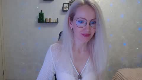 Snapshot of luckcristal chatting on March 22, 6:11 pm Arina online show from March 22, 6:11 pm