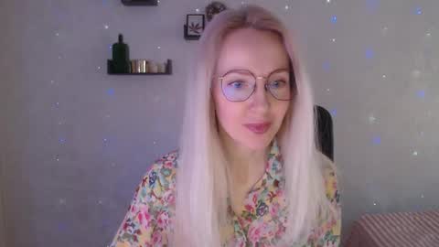 Snapshot of luckcristal chatting on March 25, 2:56 pm Arina online show from March 25, 2:56 pm