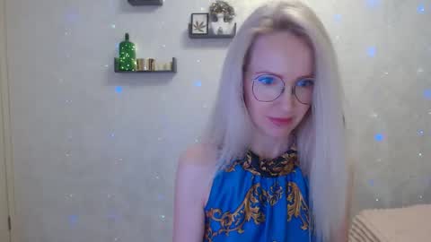 Snapshot of luckcristal chatting on March 28, 3:55 pm Arina online show from March 28, 3:55 pm