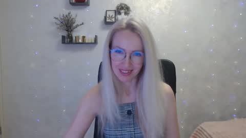 Snapshot of luckcristal chatting on March 30, 5:25 pm Arina online show from March 30, 5:25 pm
