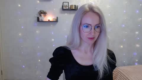 Snapshot of luckcristal chatting on April 7, 4:07 pm Arina online show from April 7, 4:07 pm