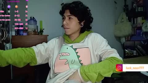 Snapshot of lucke_noor chatting on January 2, 4:09 am Noor online show from January 2, 4:09 am