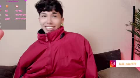 Snapshot of lucke_noor chatting on March 8, 9:51 pm Noor online show from March 8, 9:51 pm