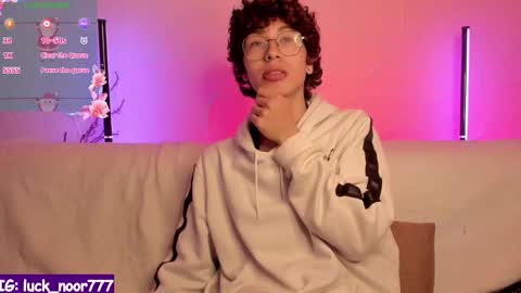 Snapshot of lucke_noor chatting on January 14, 5:46 am Noor online show from January 14, 5:46 am