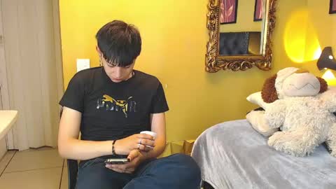 luckk_ online show from May 8, 4:40 am