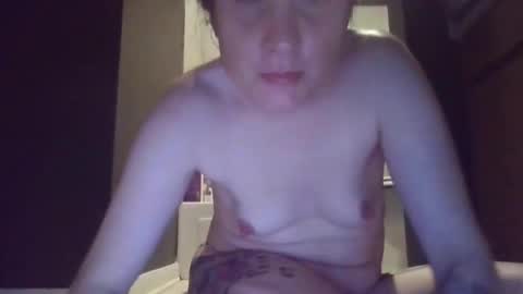 Snapshot of luckmoneylove1012 chatting on December 16, 2:04 am prettybaby1012 online show from December 16, 2:04 am