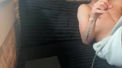 Snapshot of lucky_bme chatting on May 23, 1:59 pm lucky_bme online show from May 23, 1:59 pm