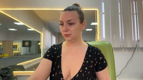 lucky_foryou_baby online show from March 29, 7:30 am