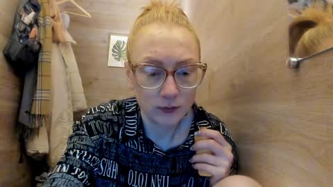Snapshot of lucky_licky20 chatting on December 15, 4:07 am lucky_licky20 online show from December 15, 4:07 am