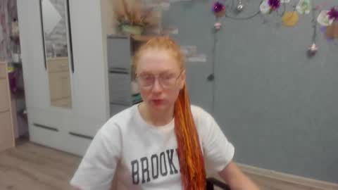 lucky_licky20 online show from December 18, 2:17 am