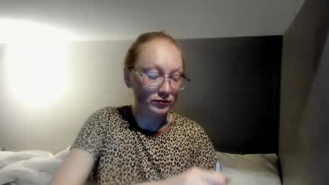 lucky_licky20 online show from March 21, 4:06 am