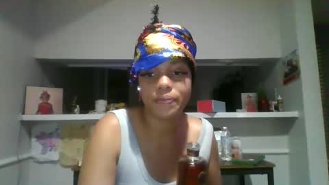Snapshot of lucky_themilf chatting on December 17, 3:06 am lucky_themilf online show from December 17, 3:06 am
