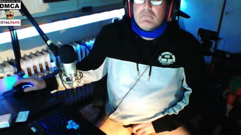 Snapshot of luckyfreak1 chatting on December 6, 11:11 am call me Stefan online show from December 6, 11:11 am