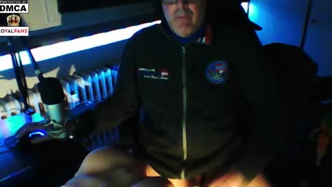 Snapshot of luckyfreak1 chatting on February 1, 10:44 pm call me Stefan online show from February 1, 10:44 pm