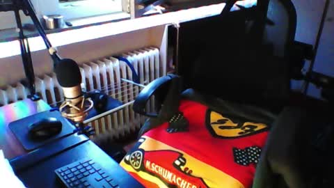 Snapshot of luckyfreak1 chatting on September 27, 5:45 am call me Stefan online show from September 27, 5:45 am