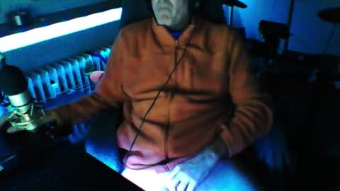        call me  Stefan online show from March 6, 7:21 pm