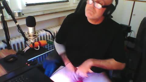 Snapshot of luckyfreak1 chatting on May 24, 8:19 am call me Stefan online show from May 24, 8:19 am