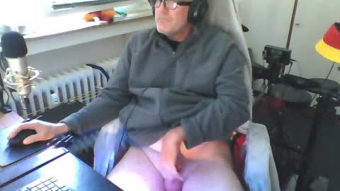        call me  Stefan online show from June 13, 11:52 am