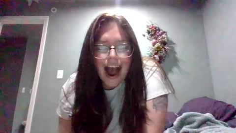 Snapshot of luckygirl96 chatting on November 15, 5:27 am luckygirl96 online show from November 15, 5:27 am