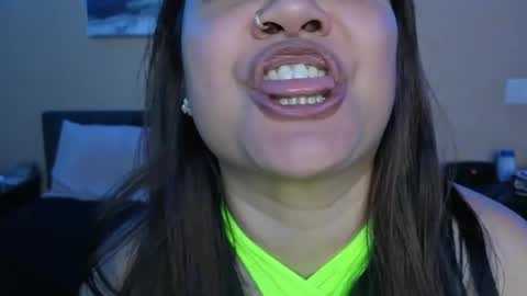 luckylee1992 online show from September 20, 3:40 am