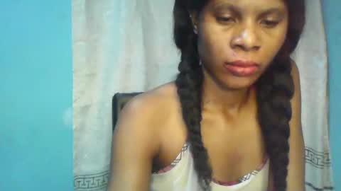Snapshot of luckymadequeen chatting on January 1, 11:40 pm Gloria online show from January 1, 11:40 pm