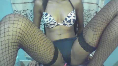 Snapshot of luckymadequeen chatting on January 7, 4:39 am Gloria online show from January 7, 4:39 am