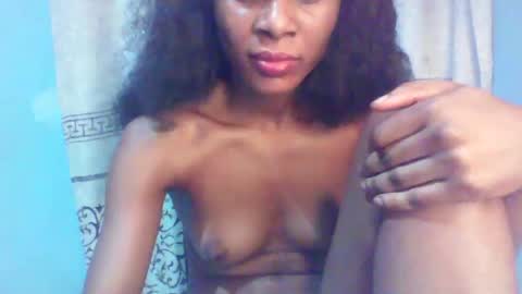 Snapshot of luckymadequeen chatting on January 13, 12:41 am Gloria online show from January 13, 12:41 am