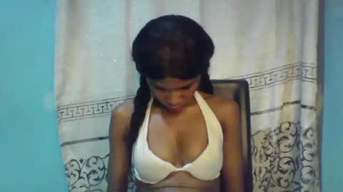 Snapshot of luckymadequeen chatting on January 19, 6:43 pm Gloria online show from January 19, 6:43 pm