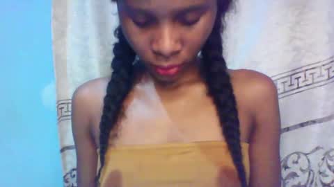Snapshot of luckymadequeen chatting on January 30, 10:19 pm Gloria online show from January 30, 10:19 pm