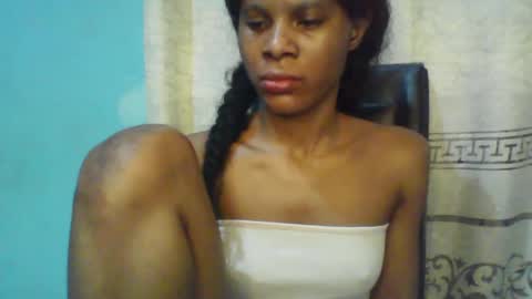 Snapshot of luckymadequeen chatting on February 4, 7:18 am Gloria online show from February 4, 7:18 am