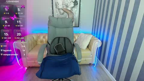 Monika online show from February 8, 5:39 pm