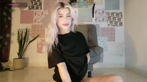 luckysapphire777 online show from April 2, 10:24 am