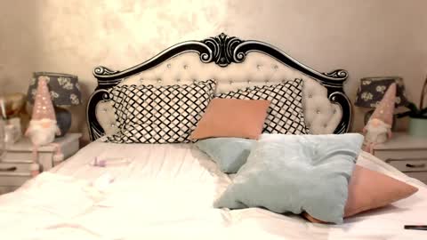 Mia online show from December 2, 8:22 pm