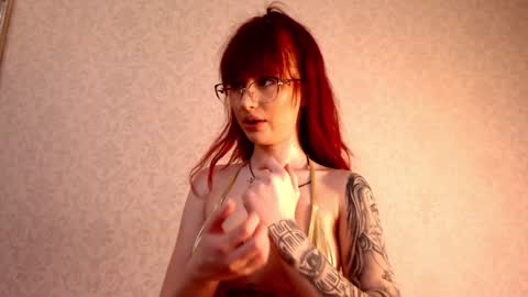 Mia online show from December 28, 6:18 pm