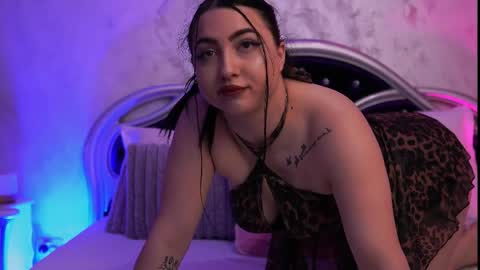 Snapshot of luckyymia chatting on May 18, 6:25 pm Mia online show from May 18, 6:25 pm