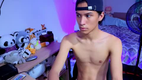 Snapshot of luclawthorne chatting on September 20, 10:33 pm Lu Independent Model online show from September 20, 10:33 pm